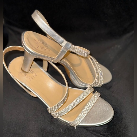 Naturalizer Silver Rhinestone Heels for Formal Events Wide/New - Picture 9 of 9